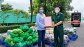 Đại diện Bộ đội Biên phòng TPHCM gửi thư cảm ơn Công ty Cổ phần Hà Mỵ