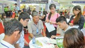 Enterprises and manufacturers meet at the conference to connect supply and demand of goods between HCMC and provinces in 2019. (Photo: SGGP)