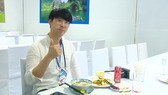 Phóng viên quốc tế hào hứng khi thưởng thức ẩm thực Hà Nội