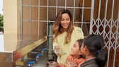 Hoa hậu H’Hen Niê trao tặng 3 hệ thống lọc nước cùng 225 suất học bổng