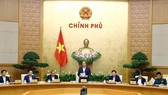 Prime Minister Nguyen Xuan Phuc (standing) speaks at the regular government meeting (Photo: VNA)