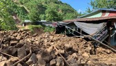 11 people were buried in a landslide occurs in the very early morning of October 29 at Phuoc Loc Commune in Quang Nam Province’s Phuoc Son District.