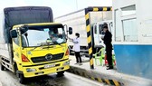 HCMC will not ask required permits of few vehicles to ensure uninterrupted transport of essential goods. (Photo: SGGP)