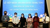 Chairwoman of the HCMC People’s Council Nguyen Thi Le (3rd, R) and representatives of the Overseas Vietnamese entrepreneurs (Photo: SGGP)