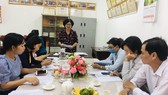 Bà Võ Thị Thanh Nga, Chủ tịch Hội NNCĐDC/DIOXIN TP Cần Thơ thông tin với báo chí về thể lệ tham dự giải, cơ cấu giải thường