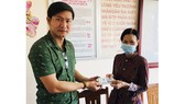 Báo Sài Gòn Giải Phóng trao tiền hỗ trợ cho vợ chồng già mắc bệnh hiểm nghèo