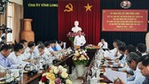 Phó Thủ tướng Thường trực Trương Hòa Bình kiểm tra công tác bầu cử tại Vĩnh Long