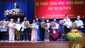 Quận 4 trao Huy hiệu Đảng đợt 2-9