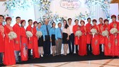 Niềm vui của 7 cặp đôi công nhân tại lễ cưới tập thể