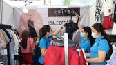 Người lao động tham quan, mua sắm hàng hoá giảm giá đến 50%
