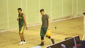 Hai VĐV bóng rổ của Cần Thơ bị loại khỏi Đại hội TDTT toàn quốc 2018. Ảnh: Webthethao