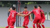 Rộn tiếng cười, sự thoải mái ở đội tuyển Việt Nam trước trận đấu. Ảnh: MINH HOÀNG