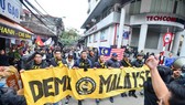 CĐV Malaysia diễu hành trên các tuyến phố tại Hà Nội khi sang cổ vũ đội nhà tại AFF Cup 2018. Ảnh: Đoàn Nhật