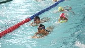 TPHCM sẽ phổ cập bơi lội và các kỹ năng phòng chống đuối nước cho trẻ em. Ảnh: NGUYỄN ANH