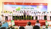 Trao học bổng Vì tương lai Việt Nam tại Nhà máy Phân  bón Bình Điền.