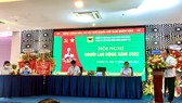 Ông Đồng Hoàng Hiển - Giám đốc Công ty CP Bình Điền Quảng Trị - báo cáo trước Hội nghị người lao động năm 2022. Ảnh: PHÚC NGUYỄN