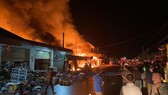 Cháy lớn ở khu chợ có nhiều người Việt buôn bán tại Lào