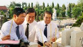Lãnh đạo tỉnh Cà Mau dâng hương tại nghĩa trang liệt sĩ tỉnh
