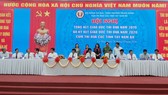Lãnh đạo 12 tỉnh Cụm thi đua các tỉnh Tây Nam Bộ ký giao ước thi đua