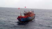 Phát hiện 3 thi thể trong khoang hầm tàu cá trôi dạt trên biển
