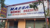 Bất chấp quy định phòng dịch, 2 cơ sở massage vẫn hoạt động và nhân viên bán dâm cho khách