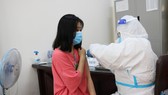 Tiêm vaccine ngừa Covid-19 cho học sinh Trường THPT Hồ Thị Kỷ (Cà Mau)
