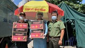 Các sản phẩm thiết yếu của Tập đoàn Masan được trao tận tay các nhân viên y tế và lực lượng công an tại các chốt chống dịch ở TP.HCM