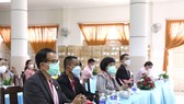 C.P. Việt Nam trao tặng khẩu trang và nước sát khuẩn hỗ trợ các trường học của Bến Tre