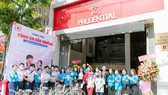 Prudential trao tặng xe đạp cho học sinh nghèo hiếu học tại TP Thủ Đức