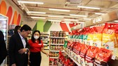 Phó Thủ tướng Singapore Heng Swee Keat thăm cửa hàng WIN tại chung cư New City, phường Bình Khánh, TP. Thủ Đức, TPHCM