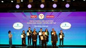 Ông Đinh Đức Thắng - Chủ tịch HĐQT Tập đoàn Stavian nhận Giải thưởng tốp 10 Thương hiệu mạnh ngành Công nghiệp Chế biến - Chế tạo