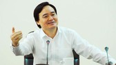 Bộ trưởng Bộ GD-ĐT Phùng Xuân Nhạ khẳng định áp dụng cơ chế hợp đồng với giáo viên khó đến mấy cũng phải làm.