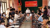 Ông Mai Văn Trinh, Cục trưởng Cục Quản lý chất lượng, Bộ GD-ĐT thông tin cho báo chí tại buổi họp báo công bố kết quả điều tra nghi vấn gian lận chấm thi THPT quốc gia tại Hà Giang. Ảnh: TTXVN