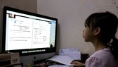 Học sinh tiểu học có thể kiểm tra học kỳ 1 trực tiếp hoặc trực tuyến. Ảnh: QUANG PHÚC