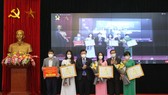 Trao giải cho các tác giả đoạt giải 