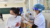 Tiêm vaccine ngừa Covid-19 cho học sinh. Ảnh: QUANG PHÚC