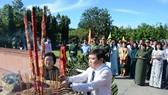 Lãnh đạo TPHCM dâng hương tưởng niệm Anh hùng liệt sĩ tại Nghĩa trang Hàng Dương huyện Côn Đảo 
