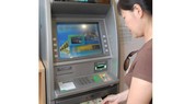 Khuyến khích người dân nhận lương hưu, trợ cấp thất nghiệp qua tài khoản ATM
