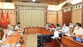 Chủ tịch UBND TPHCM Phan Văn Mãi tiếp công dân. Ảnh: VIỆT DŨNG