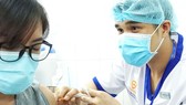 Cuối tuần này, TPHCM bắt đầu tiêm vaccine mũi 3 cho người dân