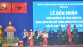 Chủ tịch nước Nguyễn Xuân Phúc trao Huân chương Lao động cho huyện Củ Chi