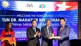 Thủ tướng Malaysia giao lưu về phát triển công nghệ và chuyển đổi số tại FPT