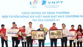 VNPT “thưởng nóng” đội tuyển bóng đá nam U23 và đội tuyển bóng đá nữ Việt Nam 2 tỷ đồng