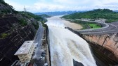 Hoa Binh Hydropower Plant on the Da River in northern province of Hoa Binh is discharging water from its reservoir (Photo: VNA)