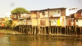 The city still has many shanty houses along canals (Photo: SGGP)