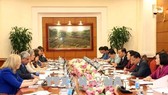 At the meeting between head of the Party Central Committee’s Commission for Mass Mobilisation Truong Thi Mai and Informal Ambassadors and heads of Agencies Gender Policy Coordination Group on June 12. (Photo: VNA)