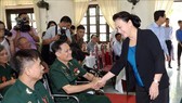 National Assembly Chairwoman Nguyen Thi Kim Ngan visits war invalids at Duy Tien nursing centre. (Source: VNA)