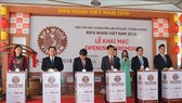 Delegates press button to kick-start BIFA Wood Vietnam 2018 (Source: VNA)