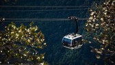 To enjoy the original beauty of the world’s most attractive destination 2019 Hoang Lien Son, Fansipan cable car is an interesting means of transportation. (Photo: VNA)