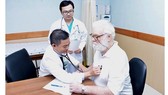 Domestic medical service increasingly attracts overseas Vietnamese